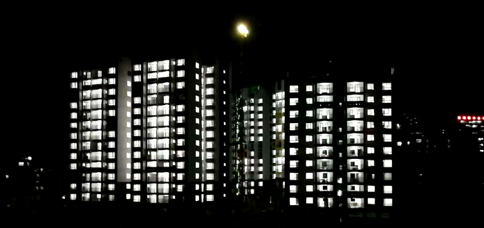 東蘭縣移民安置小區(EPC)項目夜景。李樂(lè ) 攝.png
