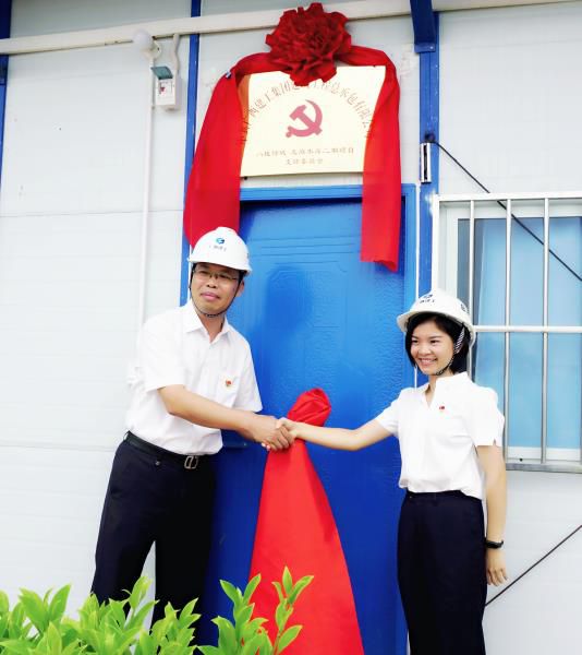 4.1陳祖訓為項目黨支部成立揭牌。謝微旋 攝700.JPG