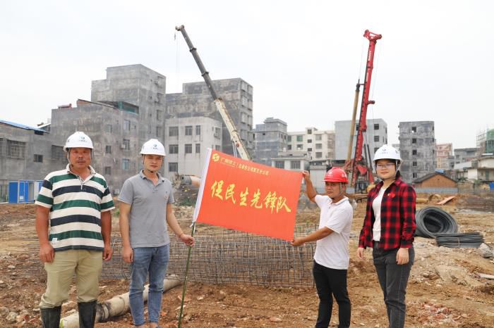 5.1授旗現場(chǎng)。侯健杰 攝 (2)700.JPG
