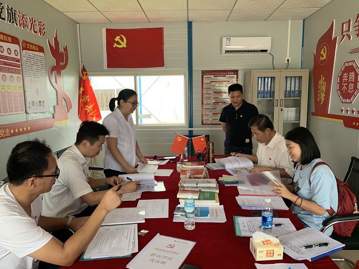 檢查材料現場(chǎng)。蔡怡靈 攝.jpg