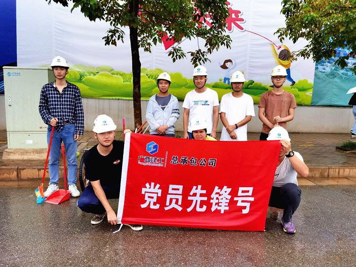 志愿服務(wù)隊合影。賴(lài)柳汀.jpg
