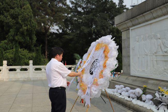 整理挽聯(lián)。楊鈺 攝（修圖）.jpg