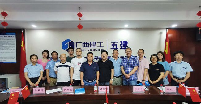 雙方合影留念。五建設計研究院供圖（修圖）.jpg