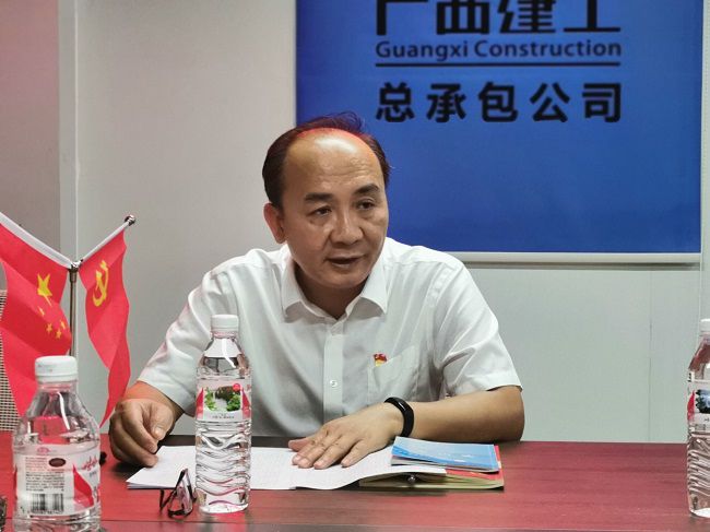 陸烜上黨課。王瑾貞 攝（修圖）.jpg