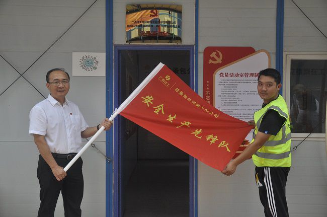 授旗現場(chǎng)。王瑾貞 攝（修圖）.jpg