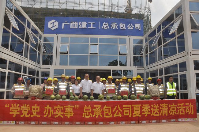 慰問(wèn)活動(dòng)合影。王瑾貞 攝（修圖）.jpg