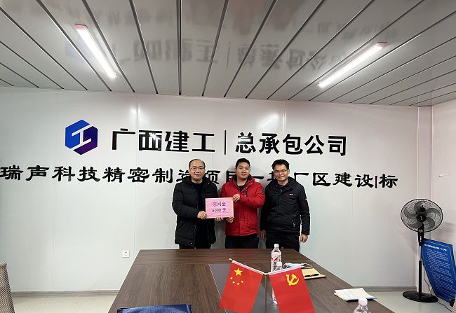 發(fā)放慰問(wèn)金。廖之錠 攝（修圖）.jpg