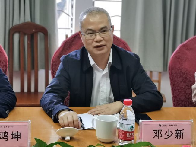 鄧少新在三分公司調研。梁紅玉 攝（修圖）.jpg