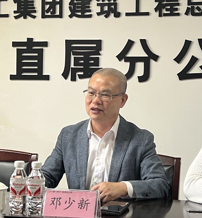 鄧少新講話(huà)。黃琛晗 攝（修圖）.JPG