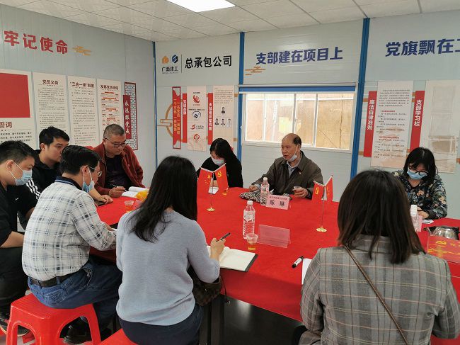 陳琳指導項目“紅色工地”創(chuàng  )建工作。王瑾貞 攝（修圖）.jpg