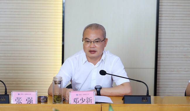 鄧少新講話(huà)。 鄭詩(shī)寶 攝（修）.jpg
