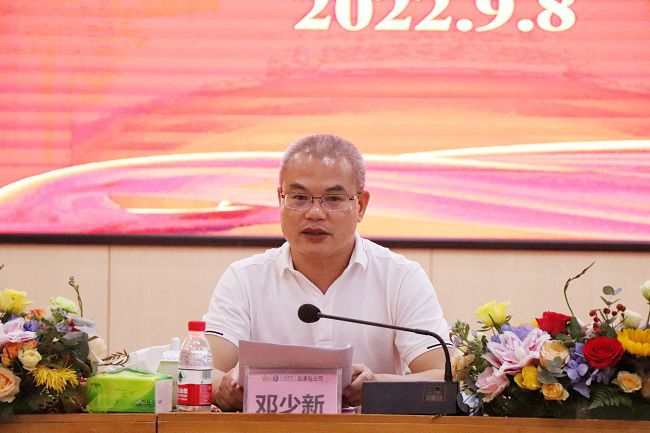 鄧少新在座談會(huì )上致辭。周煜川 攝（修圖）.jpg