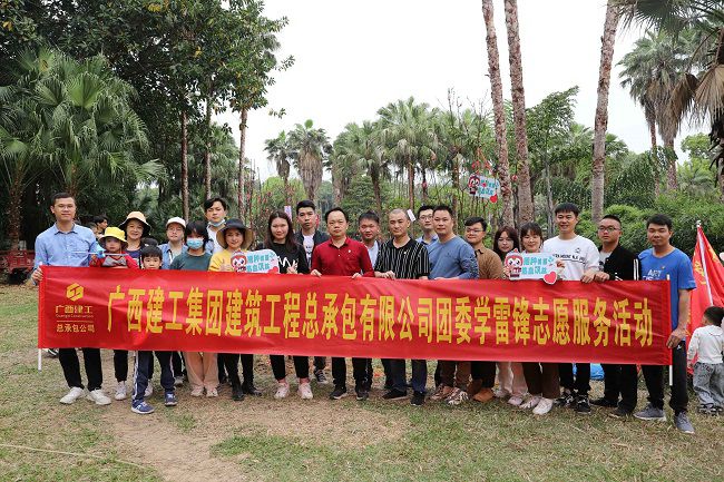 參加活動(dòng)的職工合影。林成斌 攝（修圖）.jpg