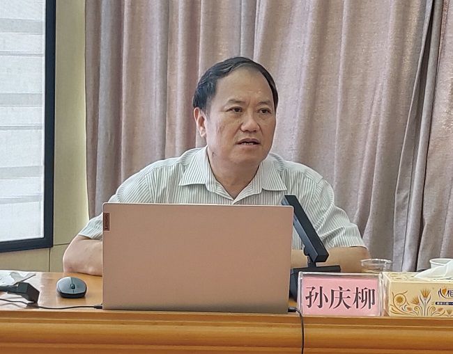 孫慶柳在講課。黃寶生 攝（修圖）.jpg