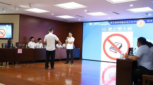 趣味猜詞比賽現場(chǎng)。楊鈺 攝（修圖）.jpg