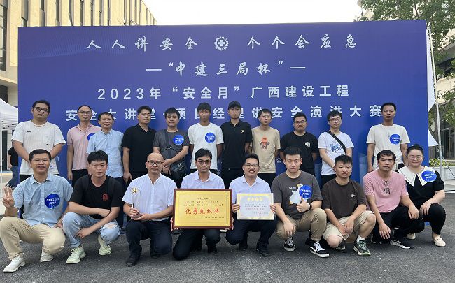參賽選手及啦啦隊合影。黃琛晗 攝（修圖）.jpg