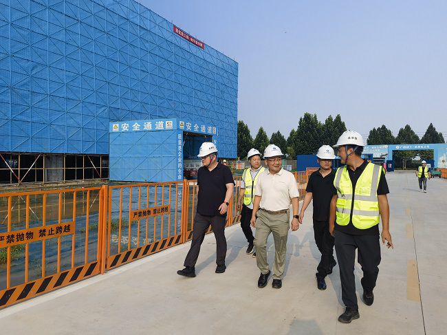 檢查現場(chǎng)。楊醒晨 攝（修圖）.jpg